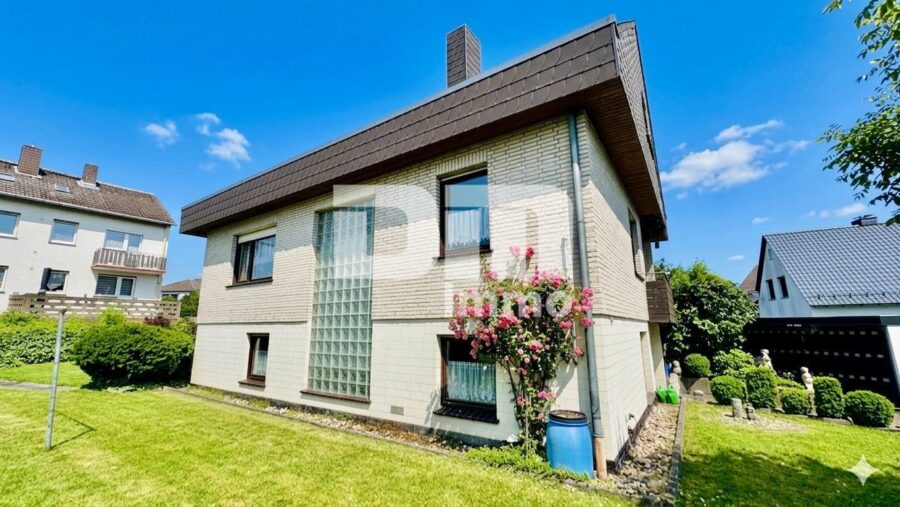Großzügiges Einfamilienhaus in begehrter Lage mit Balkonen und Traumgarten + Terrasse - Seitenansicht